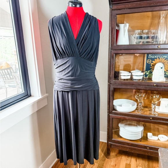 Nine West Dresses & Skirts - Nine West Black Sleeveless V-Neck Ruched Waist Midi Dress Size 14